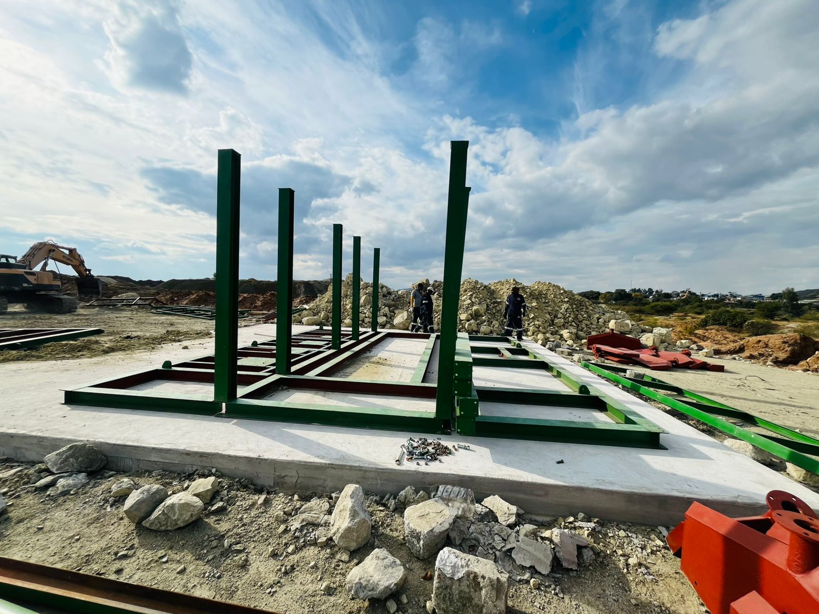 Chrome wash plant — column erection