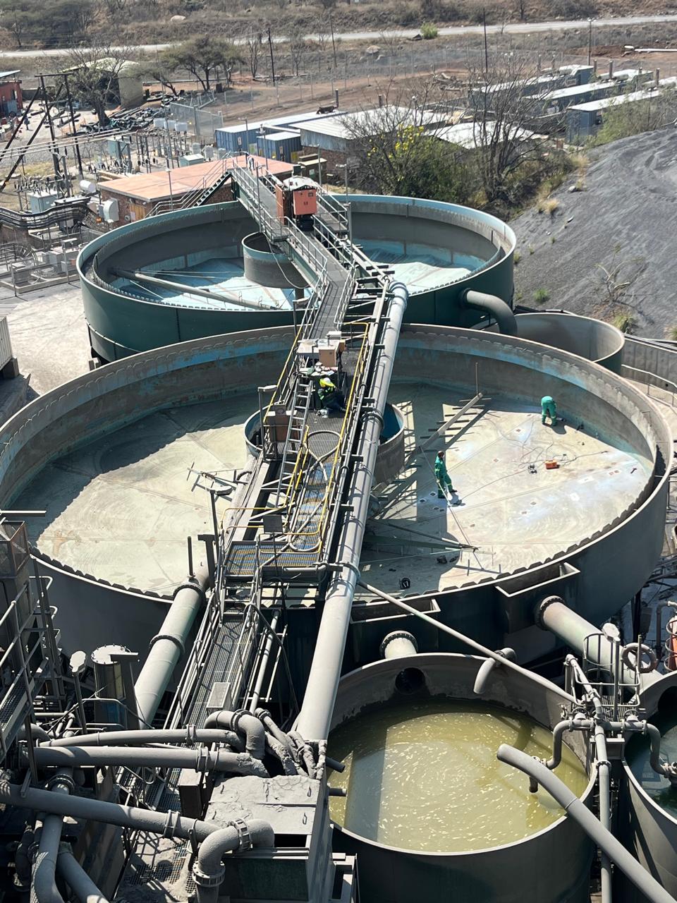 Tailings retreatment thickener tanks
